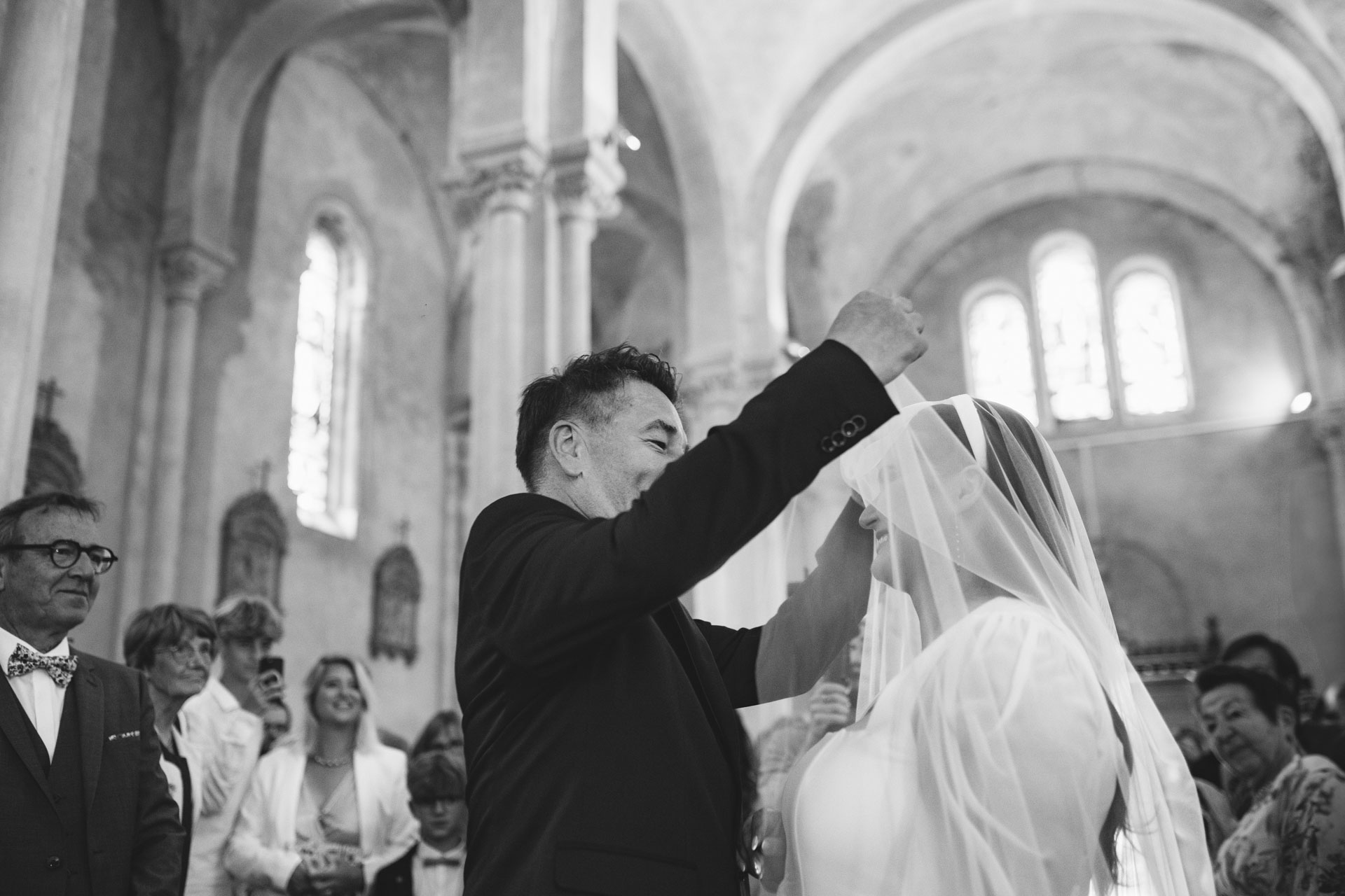 Mariage chateau Chavagnac_eglise