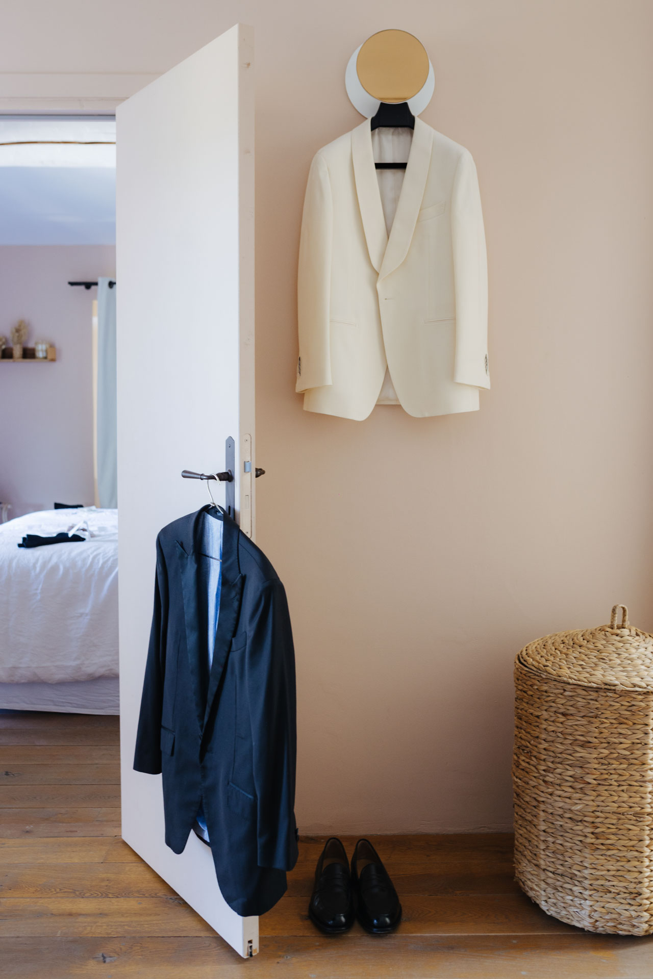 Groom's white tuxedo jacket hanging before the wedding — Grange de Javon