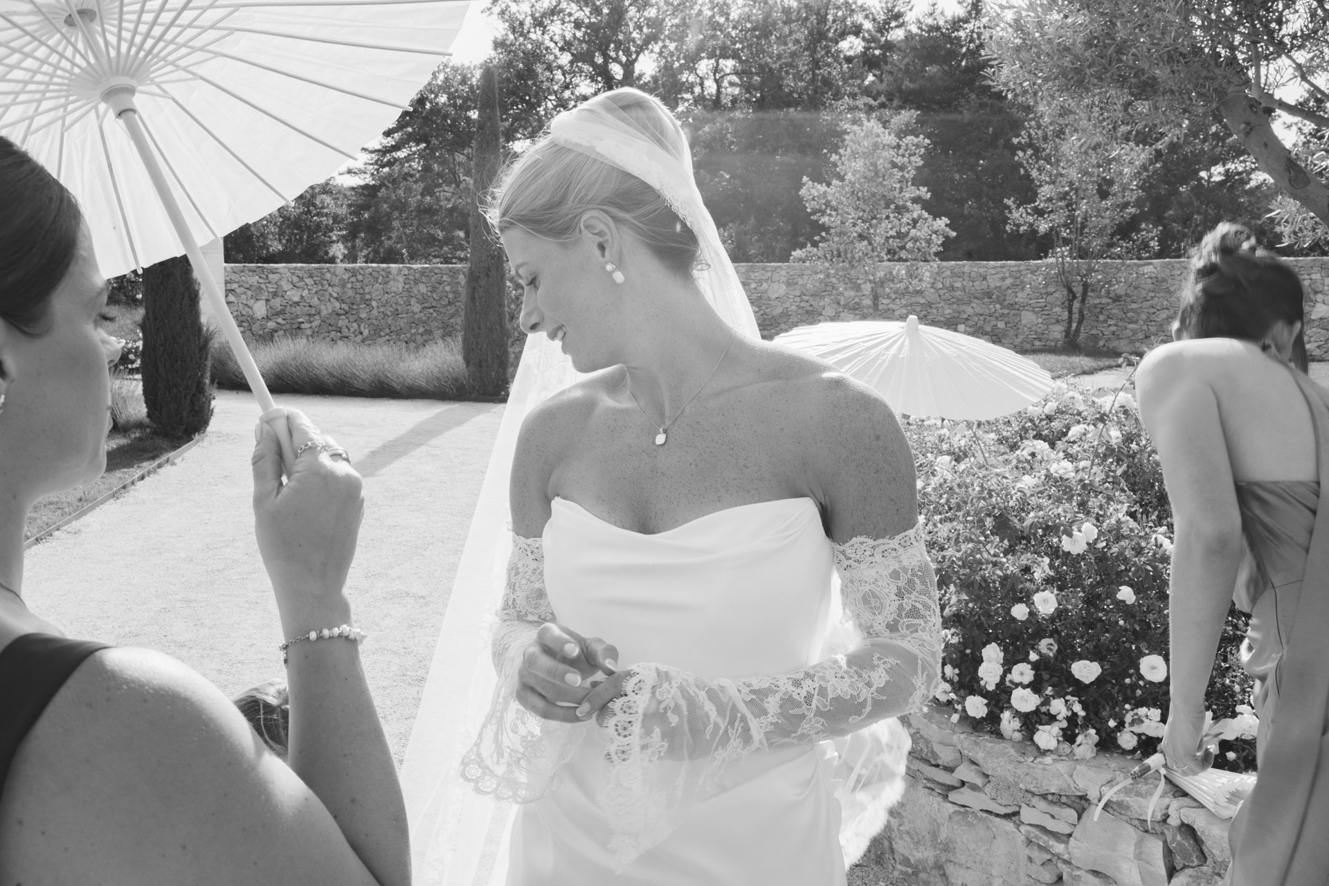 Bride and guests with parasols, black and white — Grange de Javon, Provence