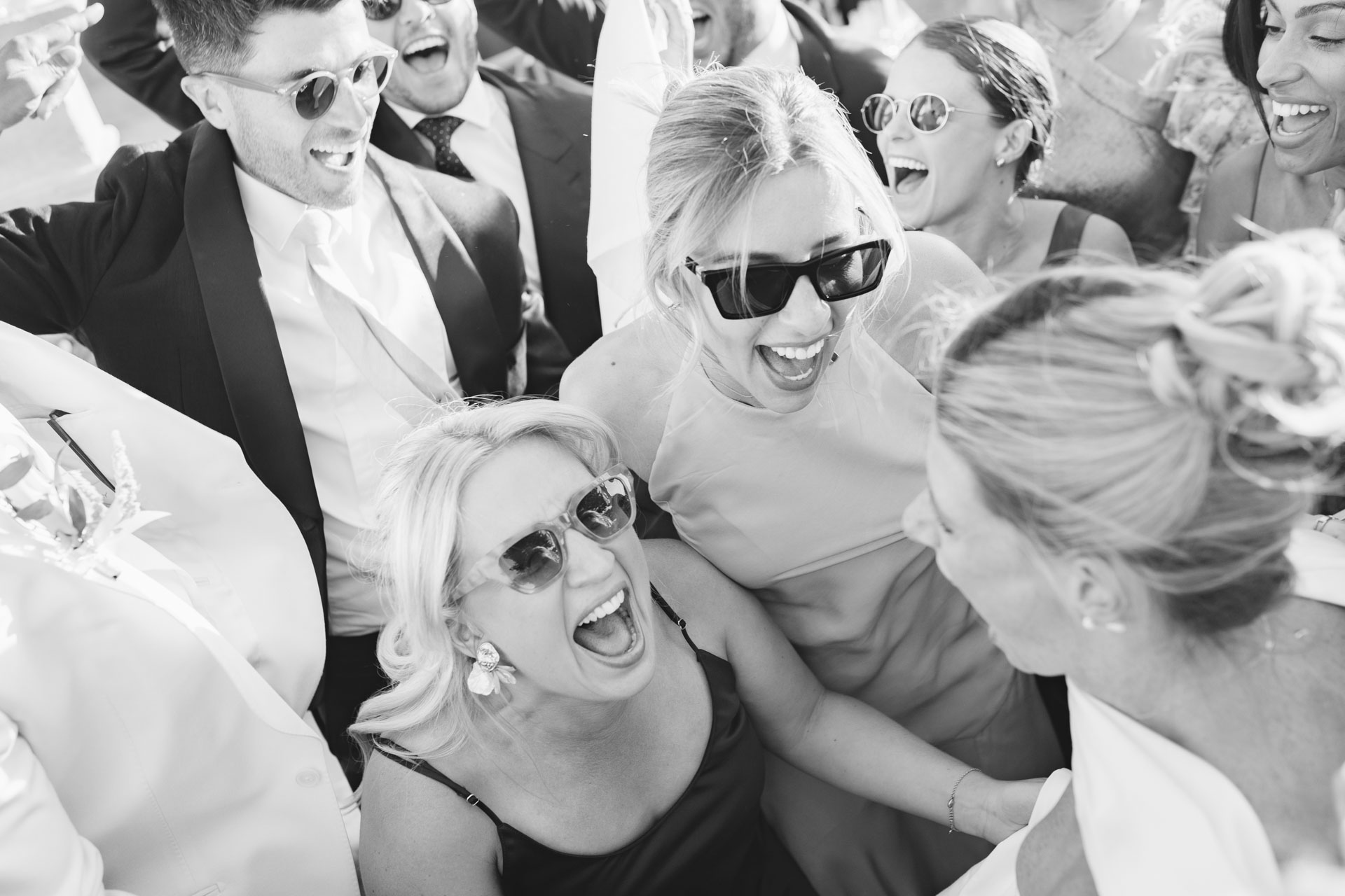 Bride dancing with friends in sunglasses — Grange de Javon, Provence