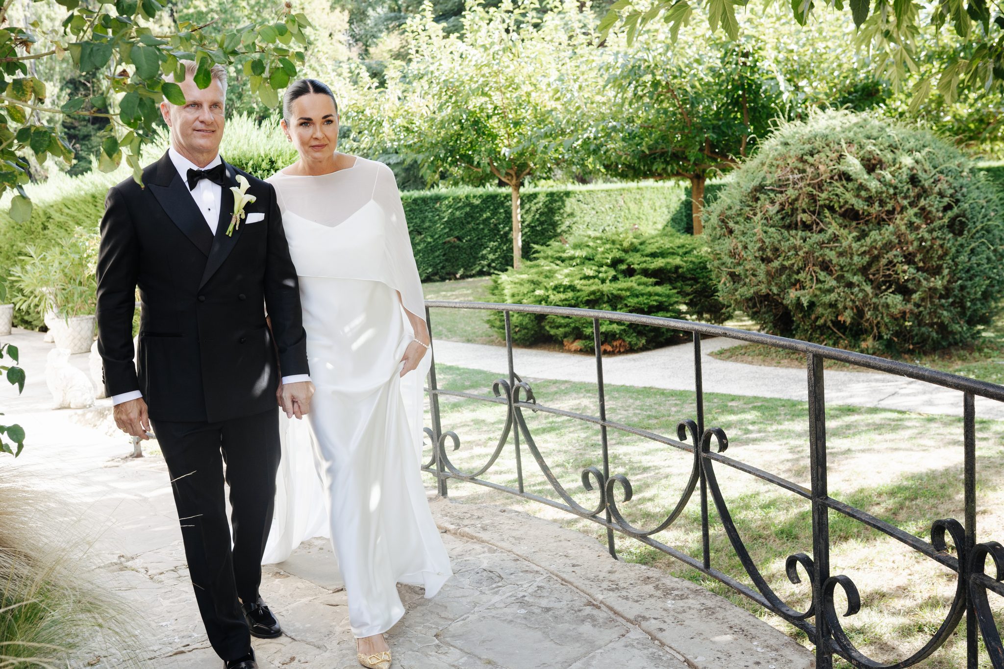 couple — mariage Château de Fontager vallée du Rhône — 34