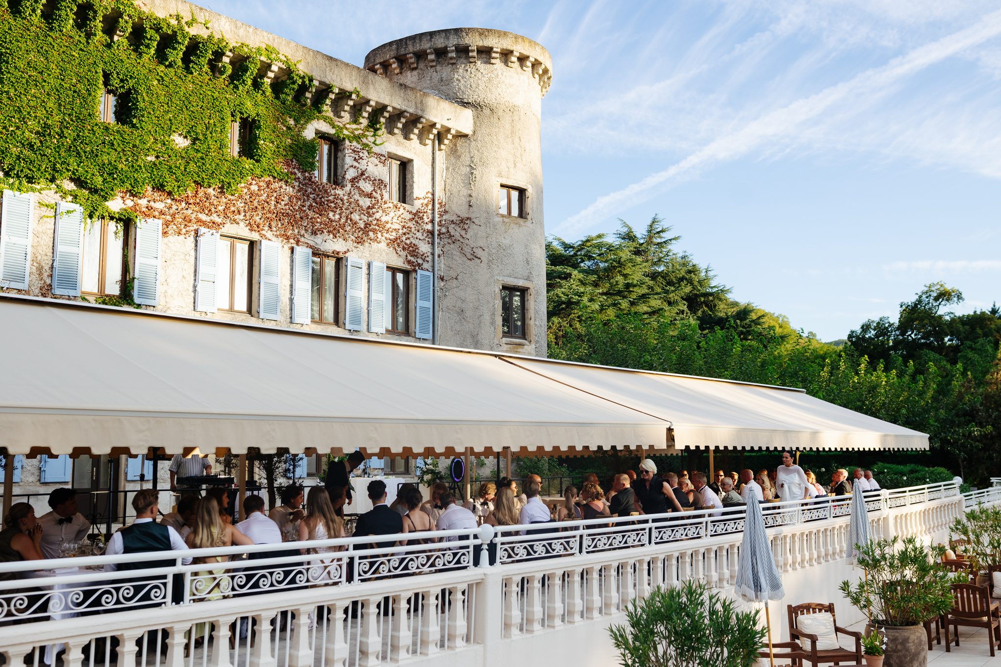 repas — mariage Château de Fontager vallée du Rhône — 38